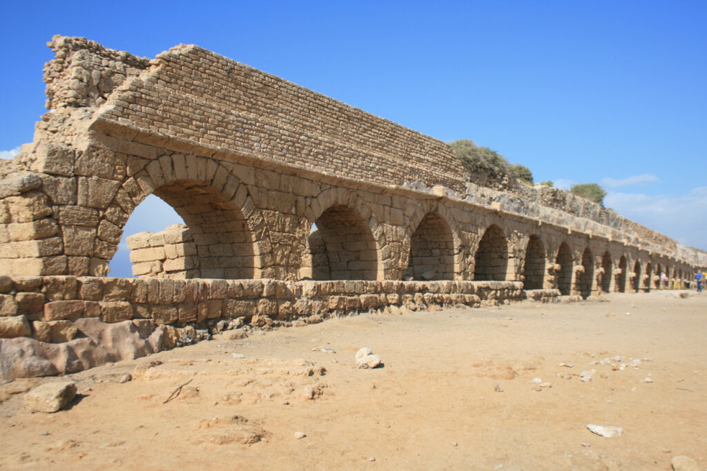 Zawalił się łuk starożytnego akweduktu w Cezarei Nadmorskiej