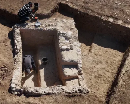 2000 lat historii i 25 ton. Niezwykła przeprowadzka starożytnej mykwy w Izraelu